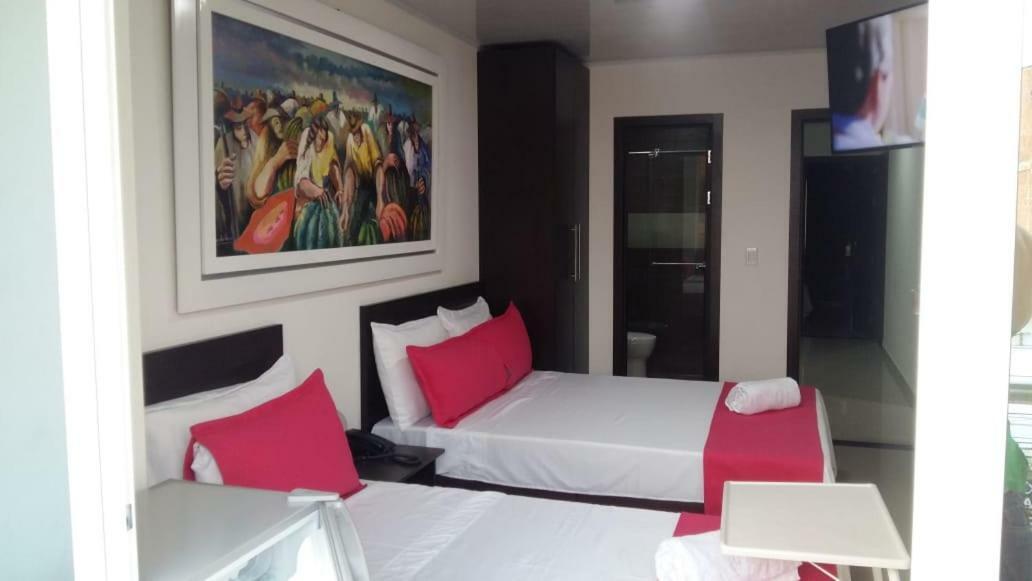 Hotel Giron Plaza ภายนอก รูปภาพ